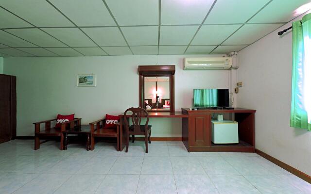 OYO 468 Dumrong Town Hotel