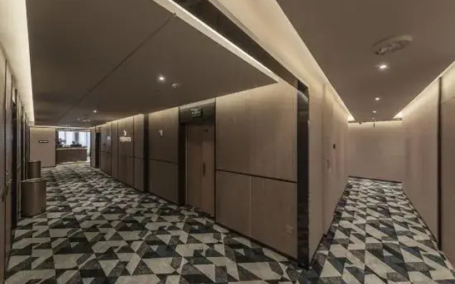 Mr. Robb Hotel (Chongqing West Railway Station)