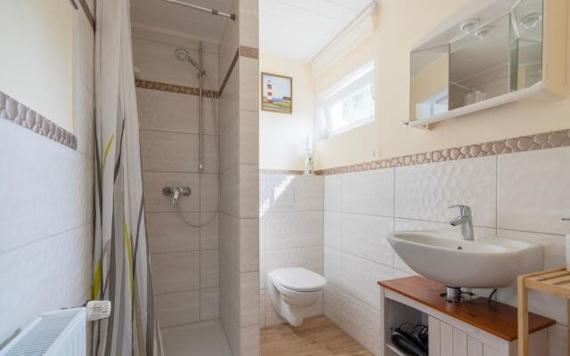 Snug Bungalow in Insel Poel Germany near Beach