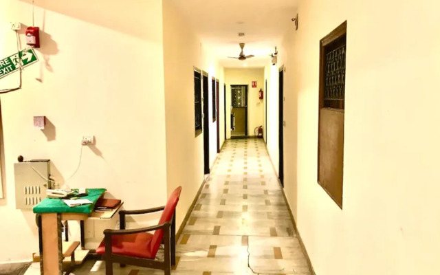 Vivek Hotel