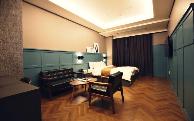 Joy Hotel