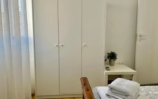 Tsimintia Apt 25