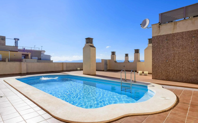 Apart Port Arenal con terraza y piscina