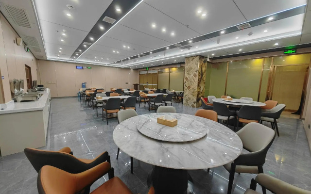 Vienna Hotel (Changsha Ningxiang West High-speed Railway Station Emerald Lake Store)