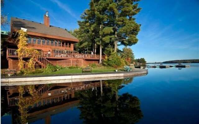 Westwind Inn on the Lake