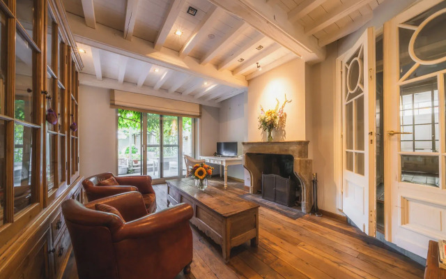 Number 11 Exclusive Guesthouse