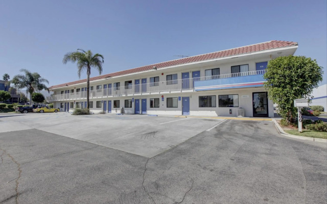 Motel 6 Corona, CA