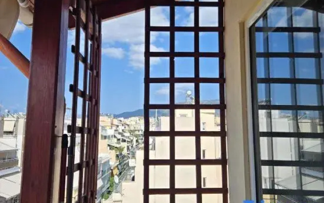 Acropolis View Sky Suite with Jacuzzi Near Metro