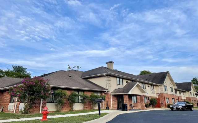 Super 8 By Wyndham Prince Frederick