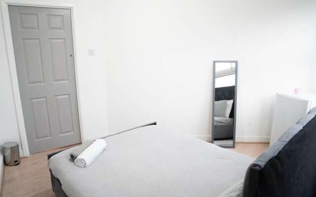 Inviting 3-bed Apartment in London