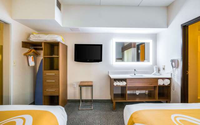 Quality Suites Lansing