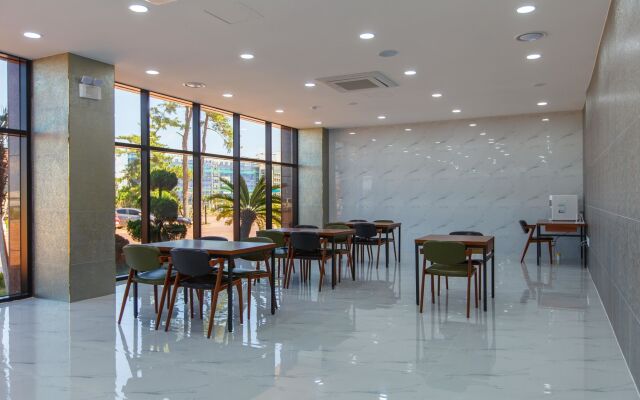 Hotel Sweet Castle Jeju Hamdeok