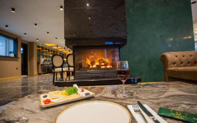 Del Lago Luxury Hotel By Saracoglu