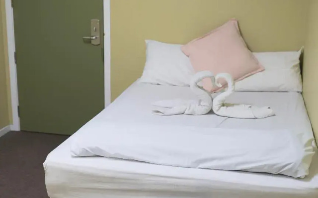 Silverfern Backpackers