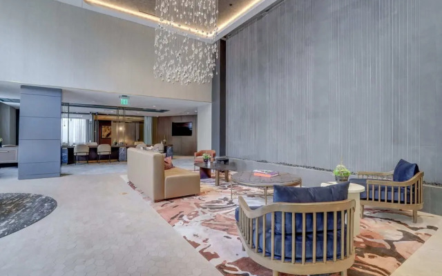 Stylish Apartment Steps from the Metro