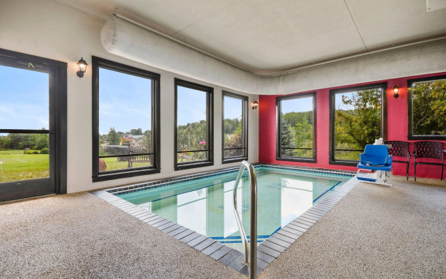 Super 8 by Wyndham Eveleth