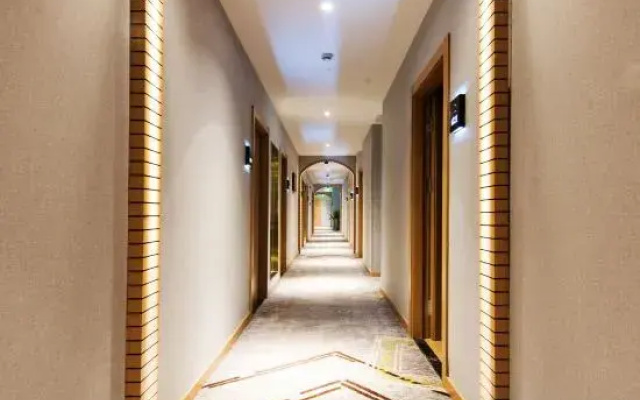 Cloud Smart Hotel (Shanghai Xingzhi Road Subway Station Store)