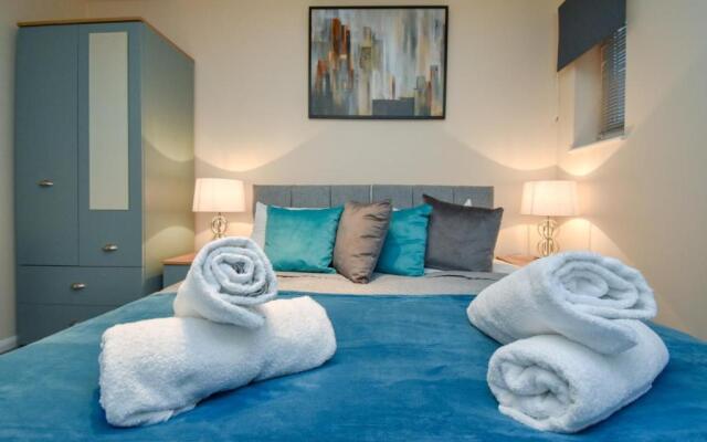 Silicon Court -Milton Keynes -4 bedroom Sleeps 7