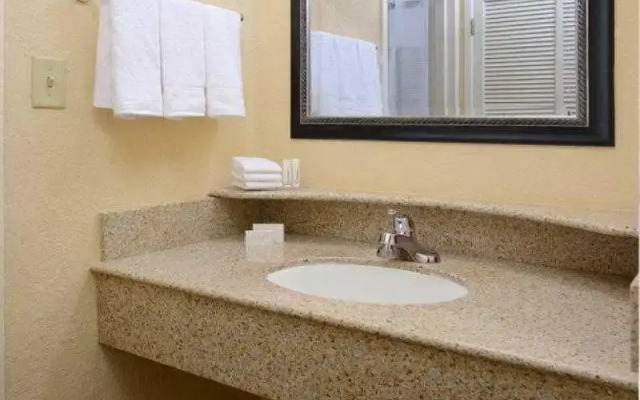 Courtyard Dallas Las Colinas