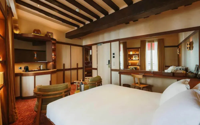 Confidential Suite 6, a Stone's Throw From the Louvre