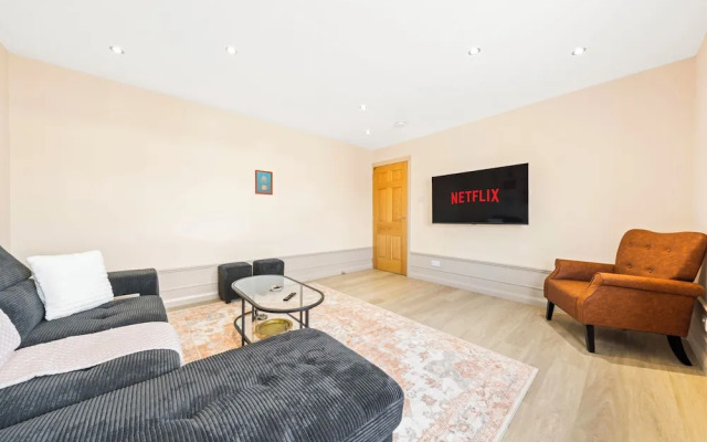 Modern 3Bed Home Next To Glasgow Airport