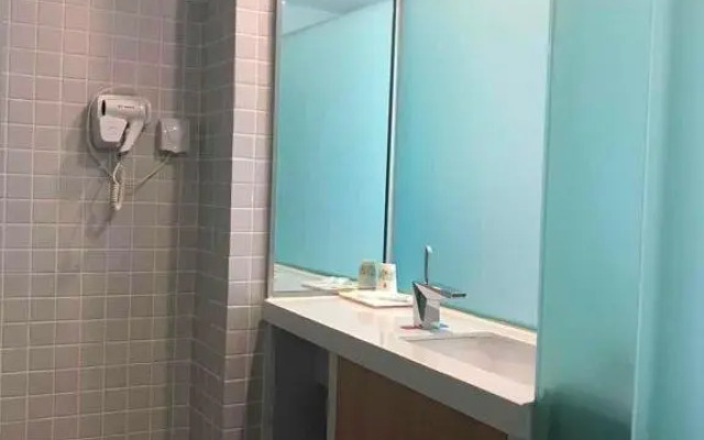 7Days Inn Urumqi Midong Middle Road Shenhua Mining Bureau Branch