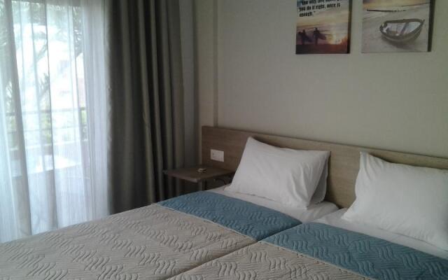 Lola Apartments