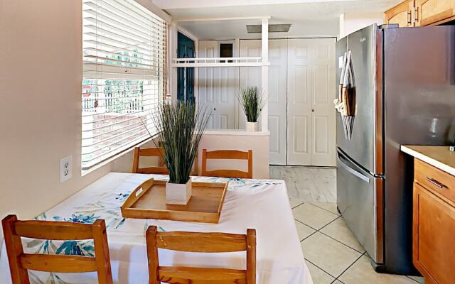 Larry 10631 - 3 Br home by RedAwning