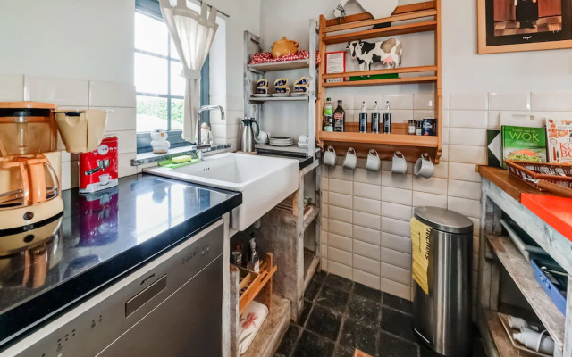 Tranquil Holiday Home in Mont with bubble bath, Terrace, Garden