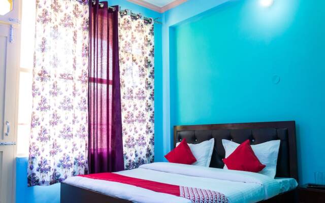 OYO 13829 Home Cozy Hill View Plaza McLoad Ganj