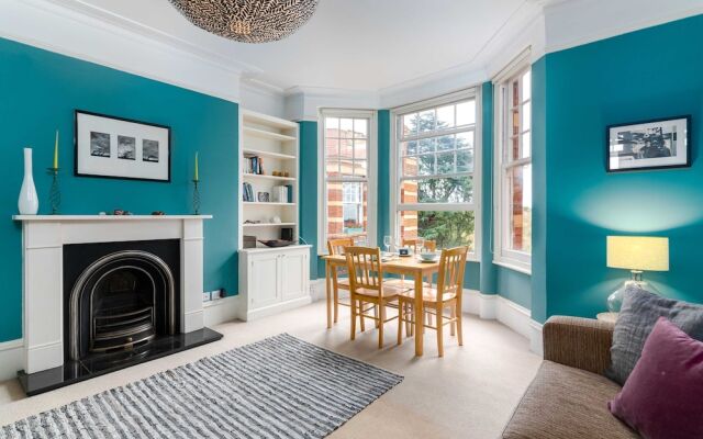 Bright and Elegant Chiswick Apartment