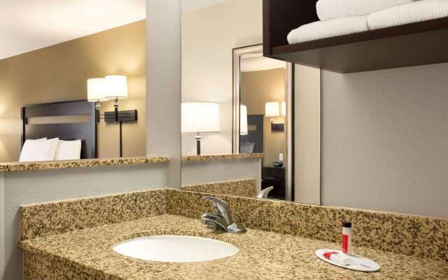 Travelodge by Wyndham Santa Teresa