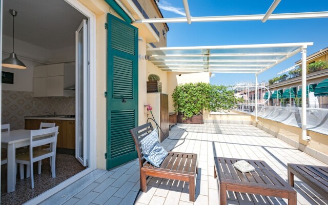JOIVY Penthouse Flat W/Terrace