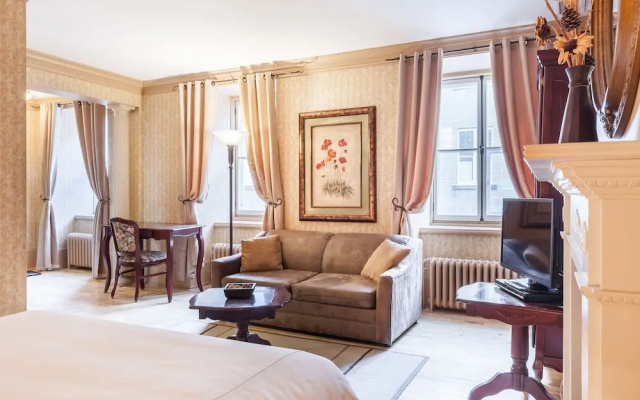 Hotel Louisbourg