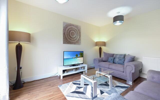 London Heathrow Living Holywell Serviced House D