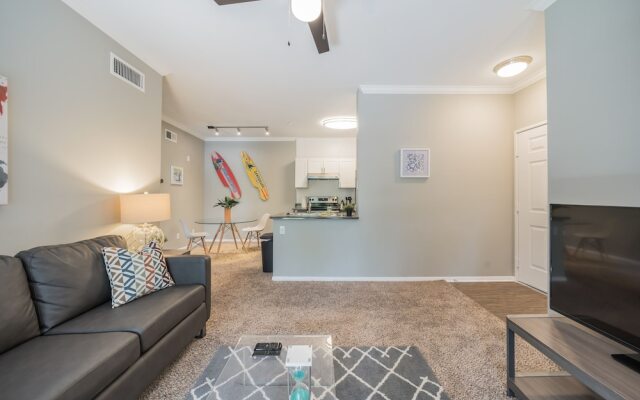 The Luxe Suites of Oceanside with Pool & Gym