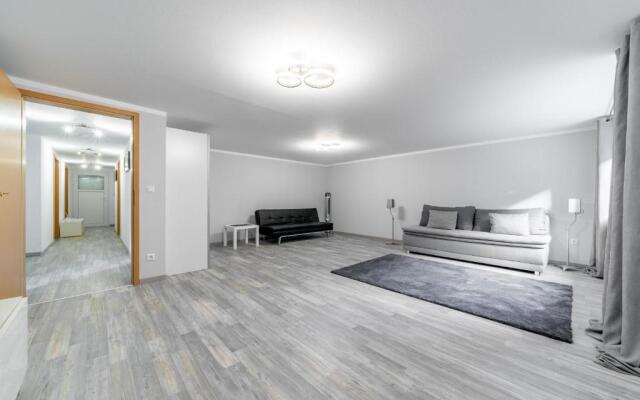 5650 Private Rooms