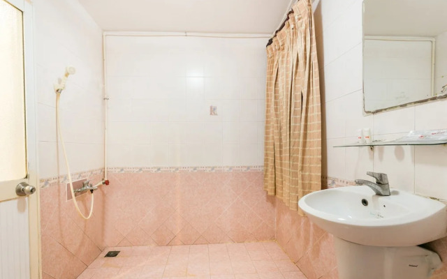 OYO 631 Long Phụng Hoàng Hotel