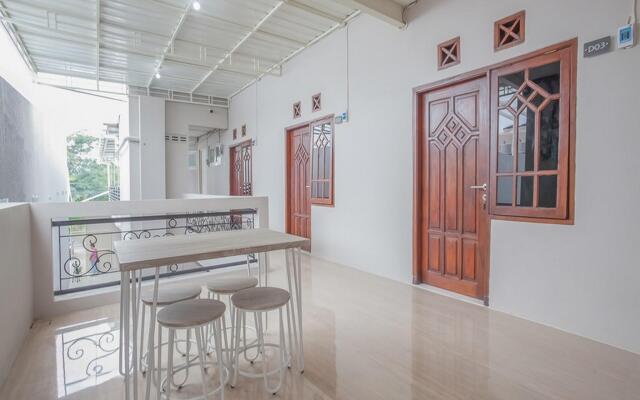 RedDoorz near Ciputra Golf Surabaya