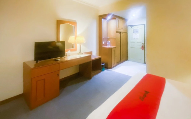 RedDoorz Plus @ Plaza Hotel Tanjung Pinang – Guest Rooms – Tanjung Pinang