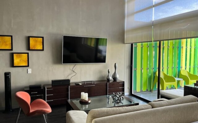 BEE Suites Santa Ana