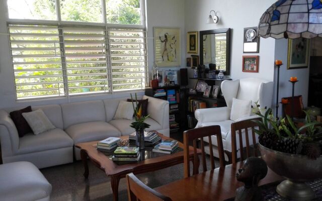 Neita's Nest - Jamaican Bed & Breakfast