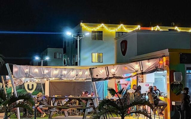 Lux Suites Tatu City Vacation House