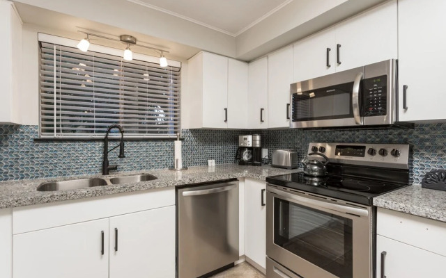 Speakeasy Condo 2 Bedroom By Casago