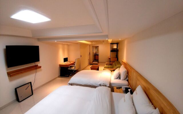 I.Y Hotel