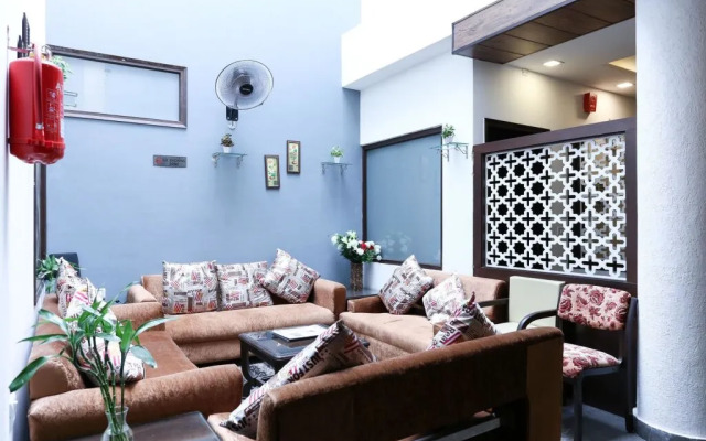 OYO 303 Madhya Marg Chandigarh