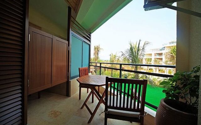 Xinglong Old Banyan Hotel