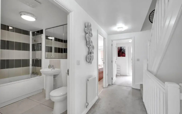 3 Bedroom and 2 Bath House with Balcony