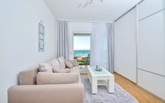 Sunny by the Sea - App3