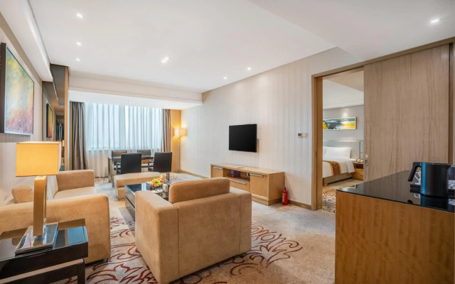 Guangzhou Pearl River International Hotel （Yijing Lu Metro Station）